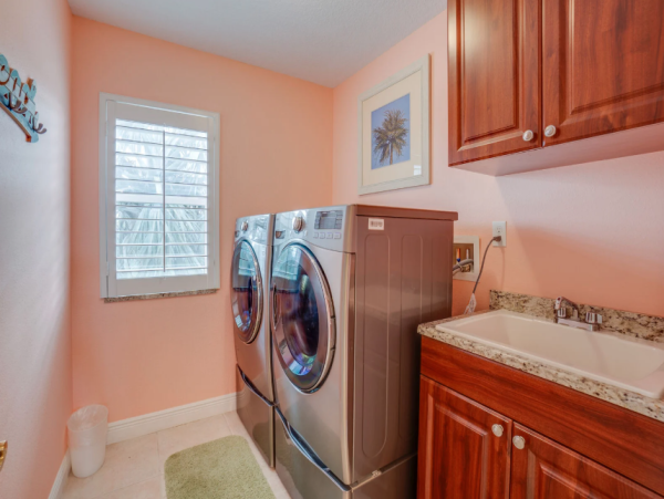 Luxury Coastal Retreat in Holmes Beach Sleeps 8